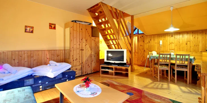 Obývací pokoj v apartmánu je ideální pro trávení času s rodinou.