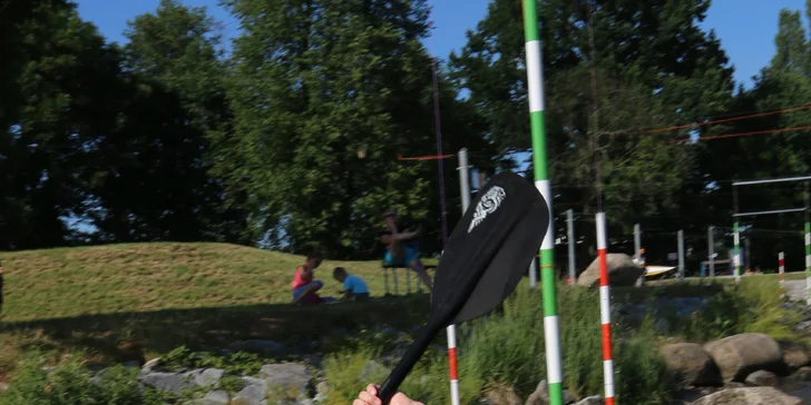 Vyzkoušíte i jízdu na kajaku a paddleboardu.