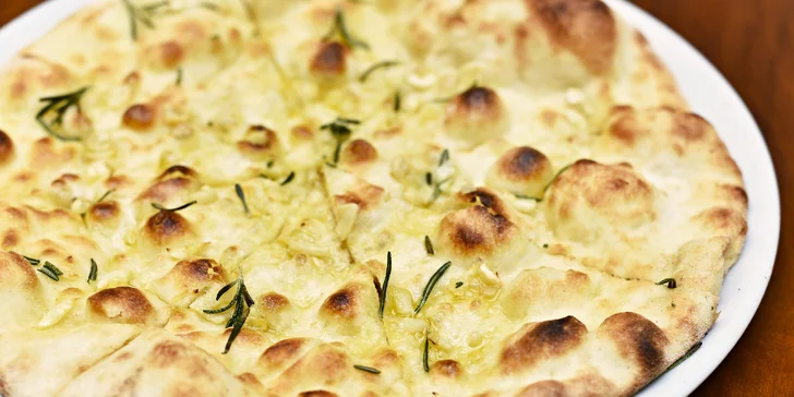 Česnekovo-rozmarýnová focaccia