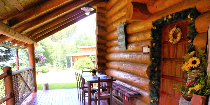 Velká krytá terasa skýtá zázemí k příjemnému posezení