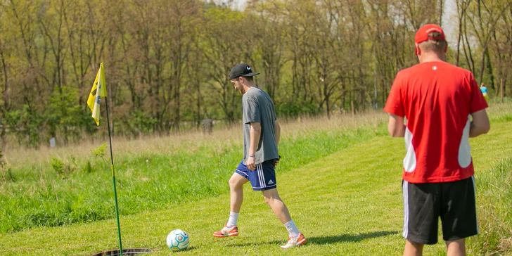 Hřiště na jižním okraji Plzně je vystavěné dle pravidel Světové fotbalgolfové asociace.