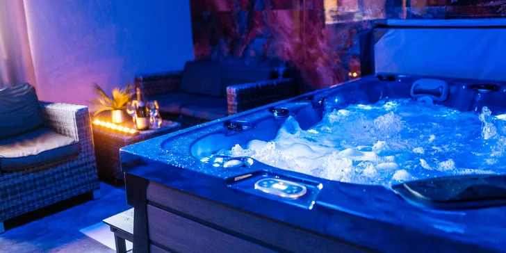 Celý večer a noc v privátním wellness pro 2 osoby: vířivka, sauna, postel i kuchyňka
