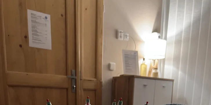 Vyberete si z několika masáží zad, např. lávovými kameny či baňkování.
