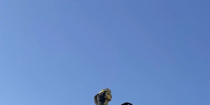 Ubytování máte zajištěno ve 3* hotelu s vlastní koupelnou, klimatizací, Wi‑Fi, televizí a minibarem.