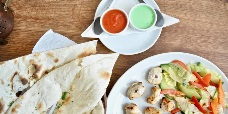 Hlavní chod si vyberete z několika možností. V nabídce jsou i dvě vegetariánská jídla.