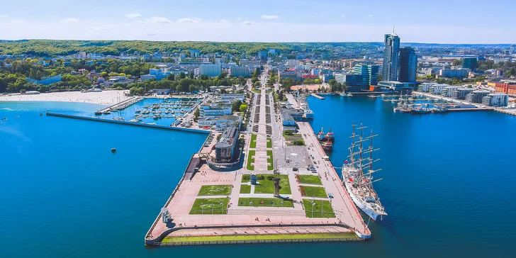 Hotel sa nachádza v tesnej blízkosti rušnej ulice Świętojańska plnej kaviarní, barov, reštaurácií a obchodov.