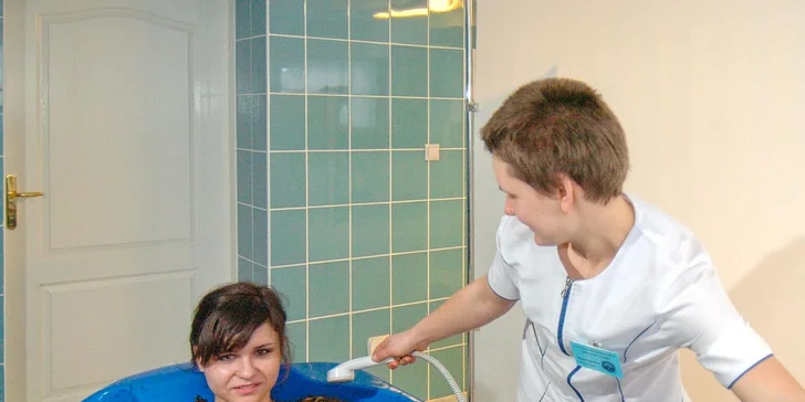 Pokud si vyberete variantu s lázeňskými procedurami, čeká vás masáž, rašelinový zábal a hydromasáž. 