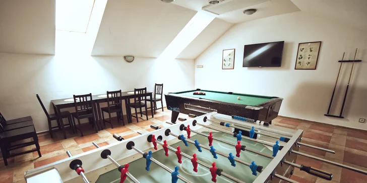 Zabavíte sa pri biliarde a stolnom futbale.