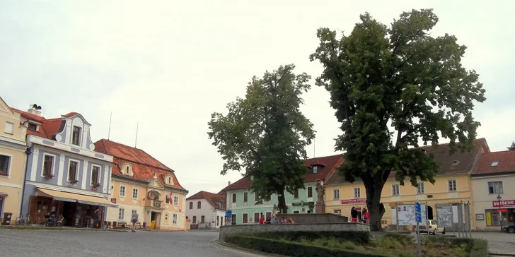 Půvabné náměstí v Novém Kníně.