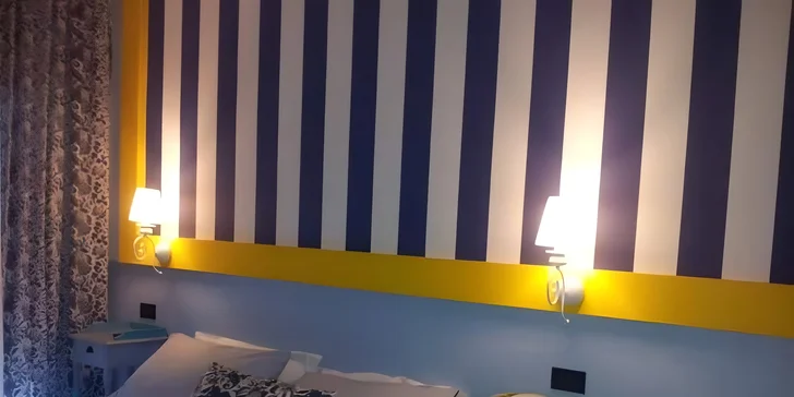 Izby sú vybavené manželskou posteľou a prípadnými prístelkami.