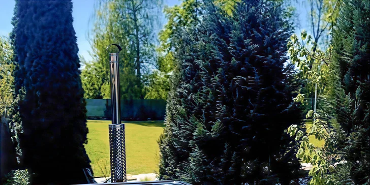 Vaše cesta za odpočinkem začíná ve venkovní vířivé vaně. 