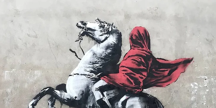 Rezervaci nepotřebujete, kódem voucheru se prokážete na místě.
