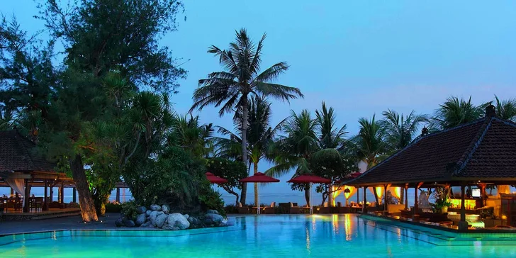 Resort je obklopený tropickou zahradou.