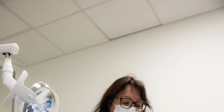 Dentalpohotovosť vám zabezpečí komplexnú dentálnu hygienu aj ambulantné bielenie zubov v modernom a starostlivom prostredí.
