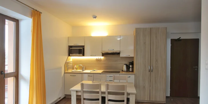  Obývačka je prepojená s kuchyňou a jedálenským posedením (na fotke apartmán 6).