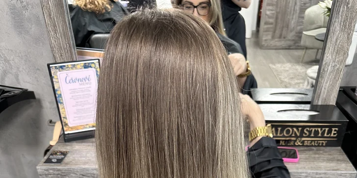 Součástí všech balíčků je pak i mytí, střih, foukaná a styling.