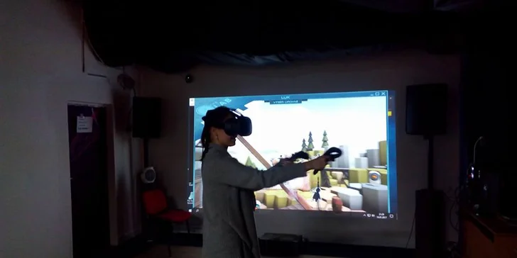 Ve VR se budete střídat, ostatní členové týmu ale vše uvidí na projekci a mohou radit.