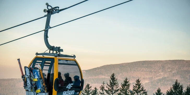 Nezabudnite si vziať aj lyže, lyžiarske stredisko Ski & Sun Swieradow Zdroj je vzdialené len 2 km a nájdete tu 2,5 km zjazdoviek.