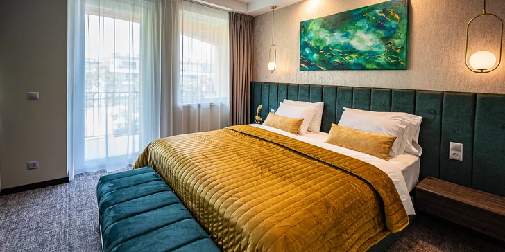 Ubytujete se v hotelu Azúr Premium***** Family přímo u Balatonu.