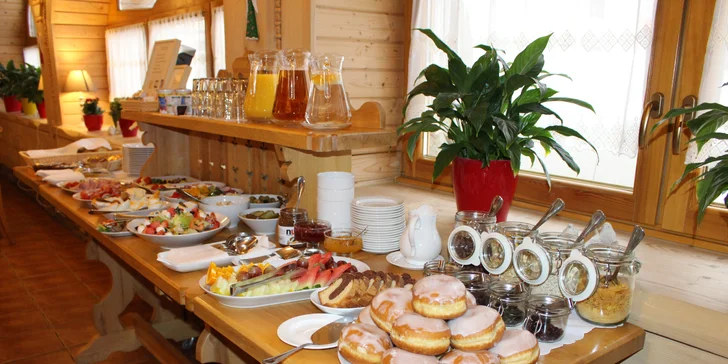 Restaurace nabízí nejen vybrané pochoutky z evropské kuchyně, ale hlavně tradiční polskou kuchyni.