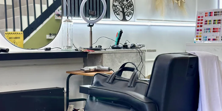 Rozšířený balíček s úpravou vousů trvá kolem 45 minut.