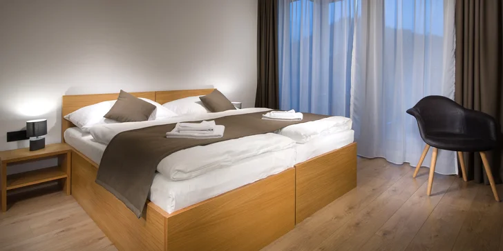 Ubytovaní budete na dvoulůžkovém pokoji nebo v apartmánu. 