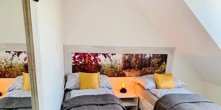 Pokoje nabízejí postele s komfortními matracemi, vlastní koupelnu se sprchou a WC, TV a Wi-Fi připojení.