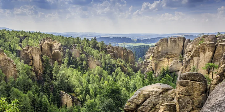 Broumovské stěny jsou bezesporu tím největším turistickým lákadlem v okolí.