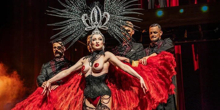 Okouzlí vás půvabné showgirls a jejich kostýmy. 