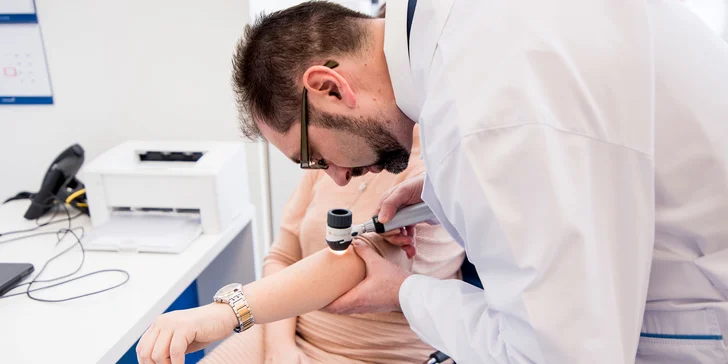 Dermatologické vyšetrenie s dermatoskopiou celého tela v centre DoktorPRO