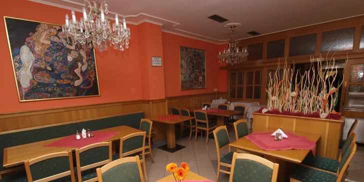 V restauraci vaří tradiční moravskou i mezinárodní kuchyni.