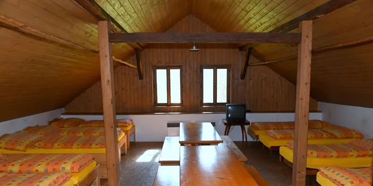 Pro velké skupinky kamarádů, nebo rodiny mají ve mlýně připravený až 12 lůžkový apartmán.