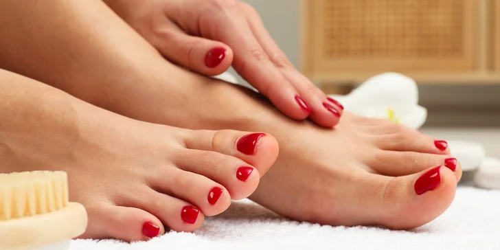 Péče o ruce i nohy: manikúra s gel lakem, Shellac i pedikúra