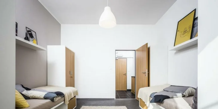  Ubytovat se můžete v pokoji nebo v prostornějším apartmánu. 