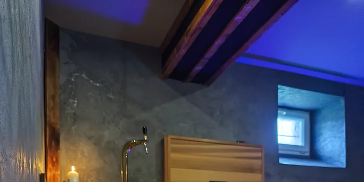 Wellness sídlí v prostorách bývalého civilního krytu obrany.