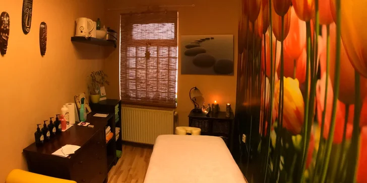  Dopřát si tu můžete 30 min. masáže zad a šíje nebo hodinový relax, u kterého masáž zad a šíje doplní i úleva pro nohy a chodidla, případně hodinové prohřátí lávovými kameny.