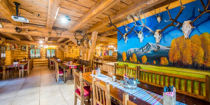 Restaurace v lidovém duchu a s příjemnou obsluhou v krojích vám nabízí množství specialit slovenské i světové kuchyně.