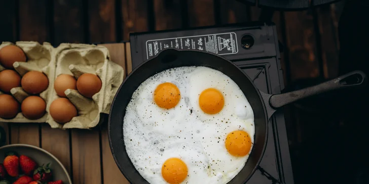 Vonkajšia kuchyňa ponúka nielen gril (okrem stanu III), ale pokojne aj panvičku.