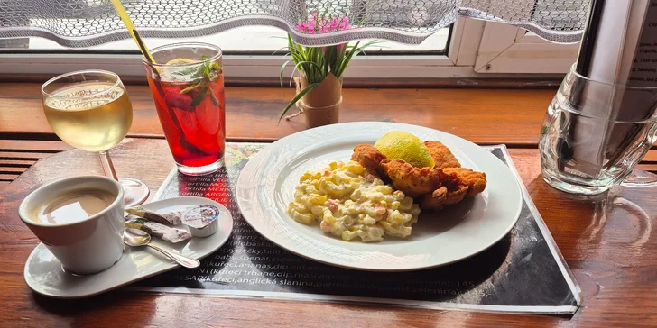 Smažená klasika: řízek nebo eidam s přílohou i nápojem pro 1 nebo 2 osoby