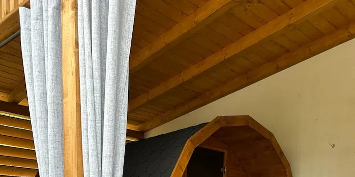 Vypněte hlavu v sauně, která vás zbaví únavy po náročném dni stráveném na turistických stezkách.