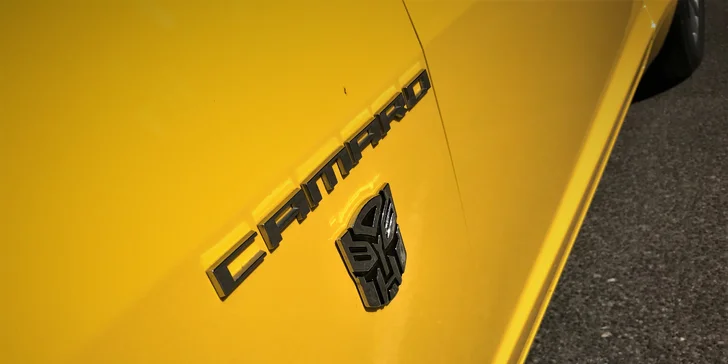 Díky skvěle hodnocenému Hotelu na kolech si užijete pořádnou vyjížďku v luxusním Chevroletu Camaro „Bumblebee“ Transformers Edition.