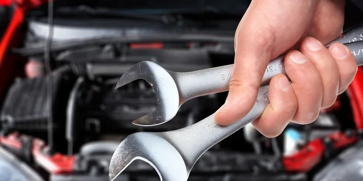 Ke kontrole patří i testování autobaterie profesionálním testerem.