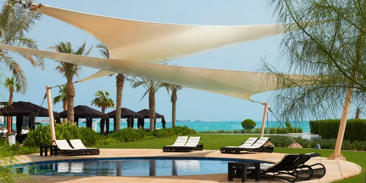 Resort se nachází pár kroků od soukromé písečné pláže.