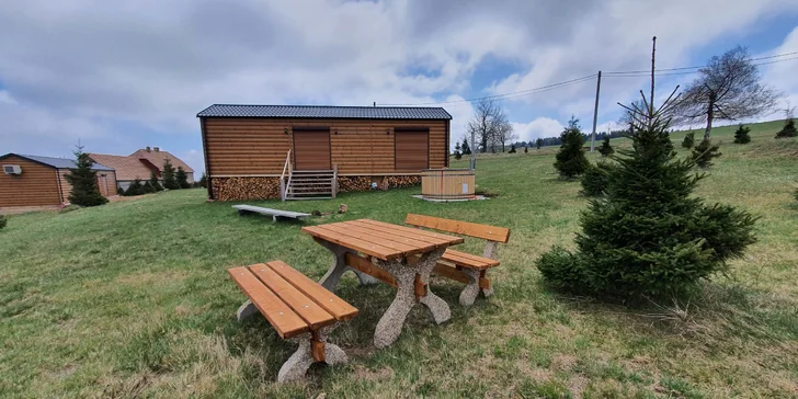 Apartmány stojí samostatně, takže tu budete mít potřebný klid. 