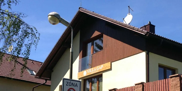 Parkovat můžete přímo u penzionu.