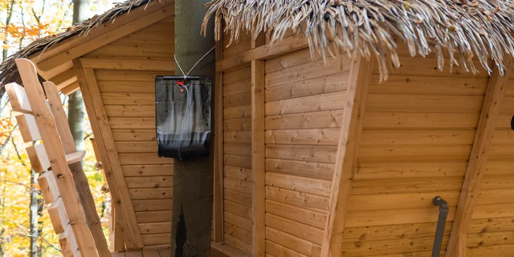 V letných mesiacoch môžete využiť možnosť vonkajšej sprchy, ktorú nájdete v zadnej časti domčeka.