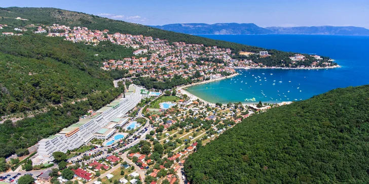 Chorvátsky Rabac: mobilný domček pre 4 osoby, blízko pláže, bazény, športový a zábavný program