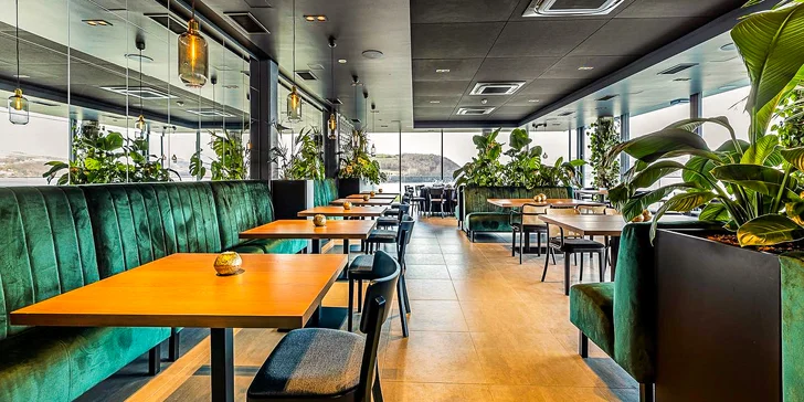 V hotelu se nacházejí 3 exkluzivní restaurace – Marina, Sienna 104 a Botanika.