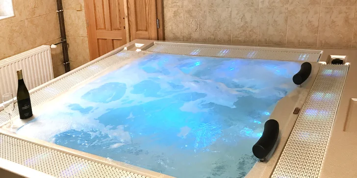 Naložíte se tu do vířivky se zdravotnickou certifikací.