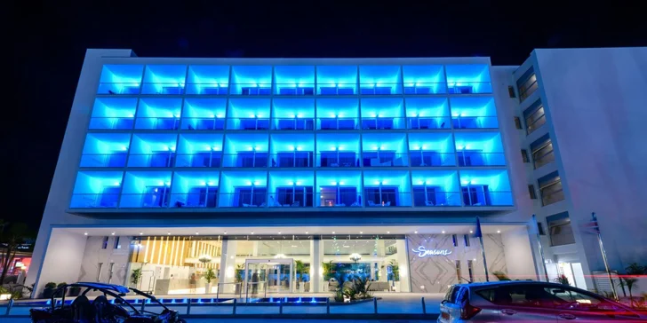 Slavné náměstí Ayia Napa Square s nespočtem klubů a barů je doslova za rohem (450 m). 